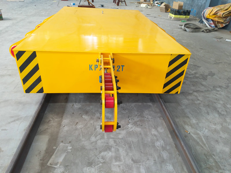 Trolley 32 tòn konekte ak traktè a