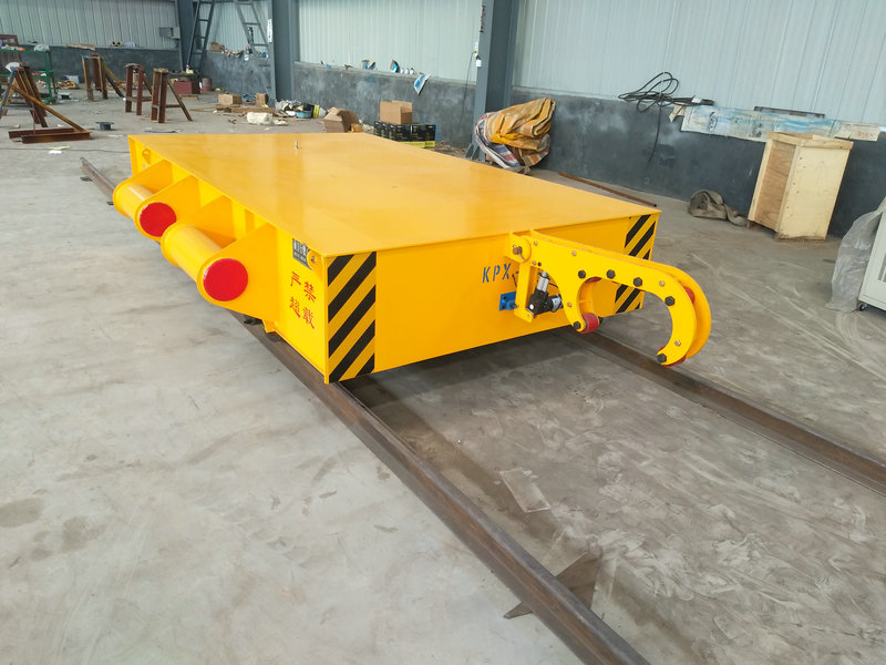 Trolley 32 tòn konekte ak traktè a